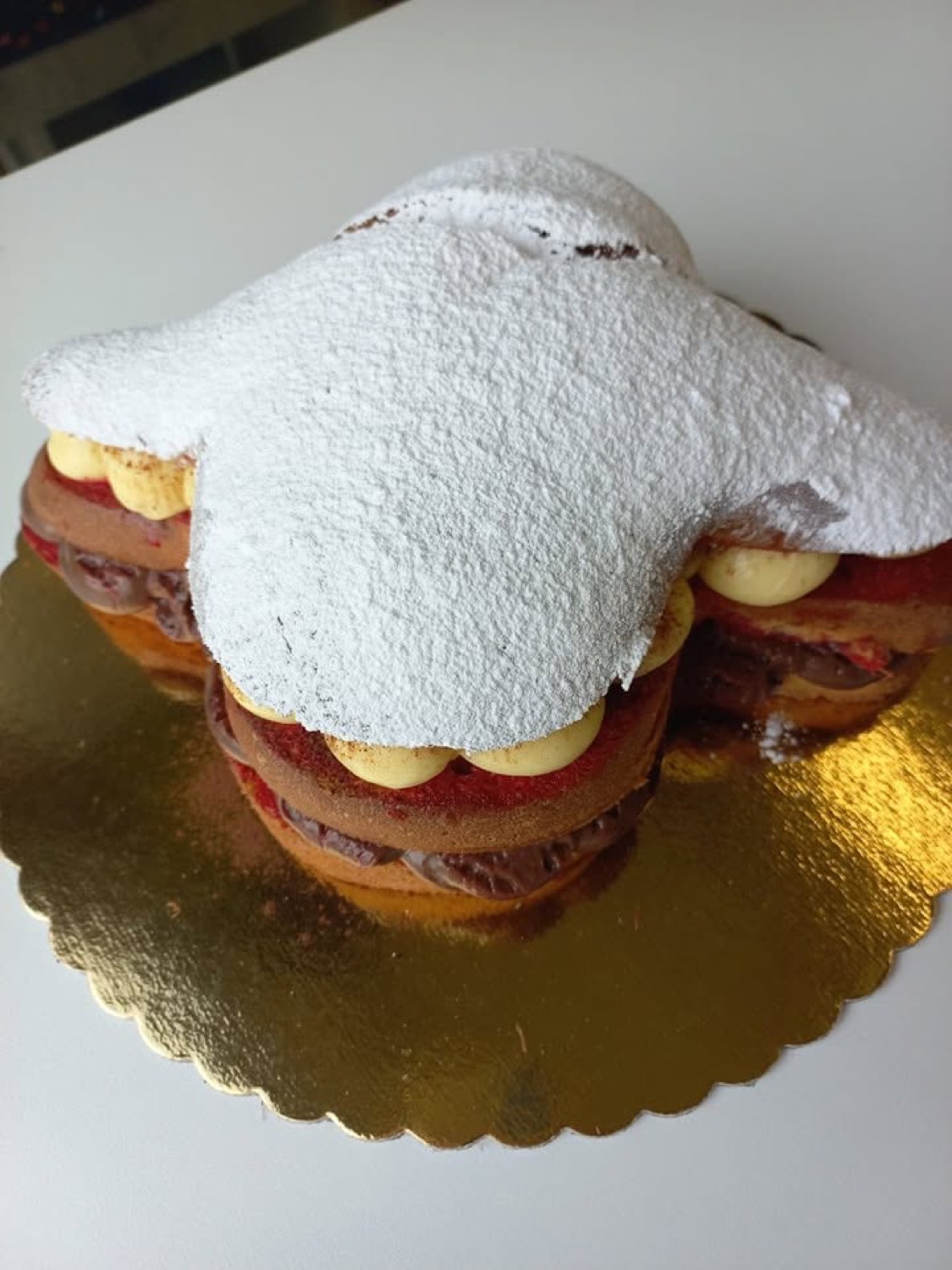 Naked cake con frutti di bosco e crema